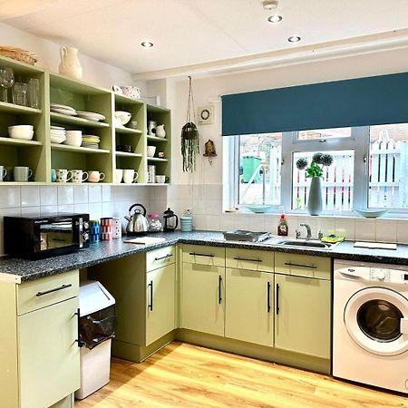 Home From Home Sleeps Seven Hastings Extérieur photo